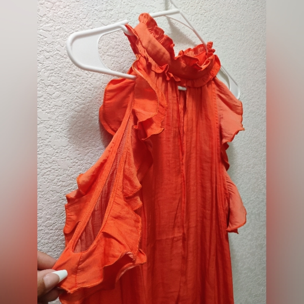 Sleeveless Ruffled Blouse - Picture 5 of 10